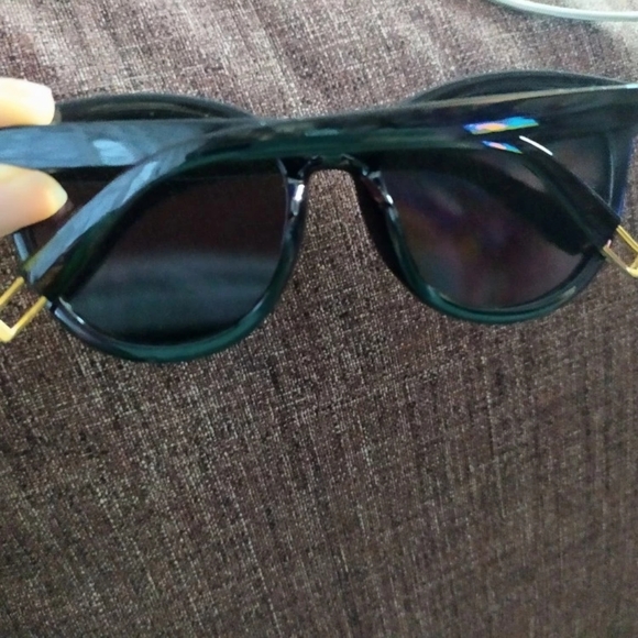 New! Mirror sunglasses. - Picture 4 of 5